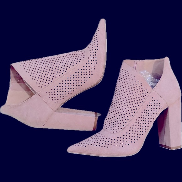 Kittenish Pink Blush Suede Pointy Toe Ankle Bootie Size 11 NWOT - Picture 3 of 8